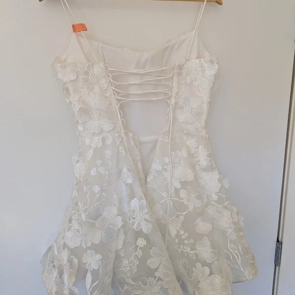 UNTAMED PETALS BY AMANDA JUDGE White Floral Wedding Dress - Picture 4 of 6